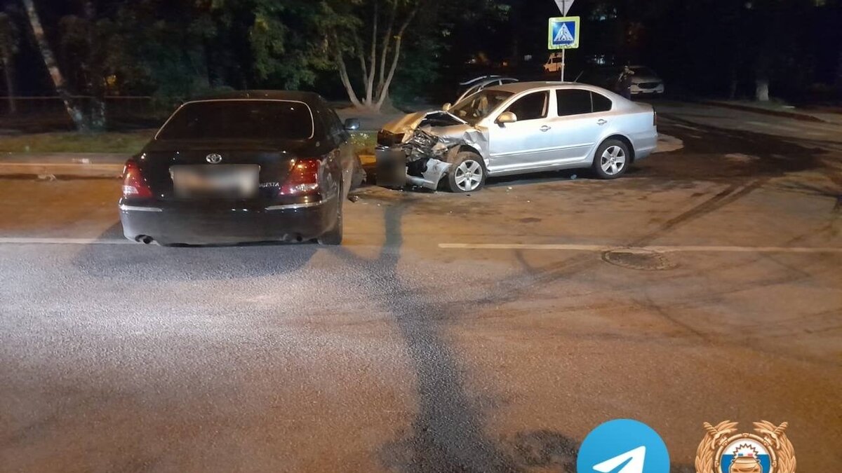     Инцидент произошел около полуночи неподалёку от дома №66/В по улице Российской. Водитель за рулем Toyota Majesta двигался по переулку со стороны пр. Октября, где позднее столкнулся со Skoda Octavia, сообщает пресс-служба МВД по Уфе.