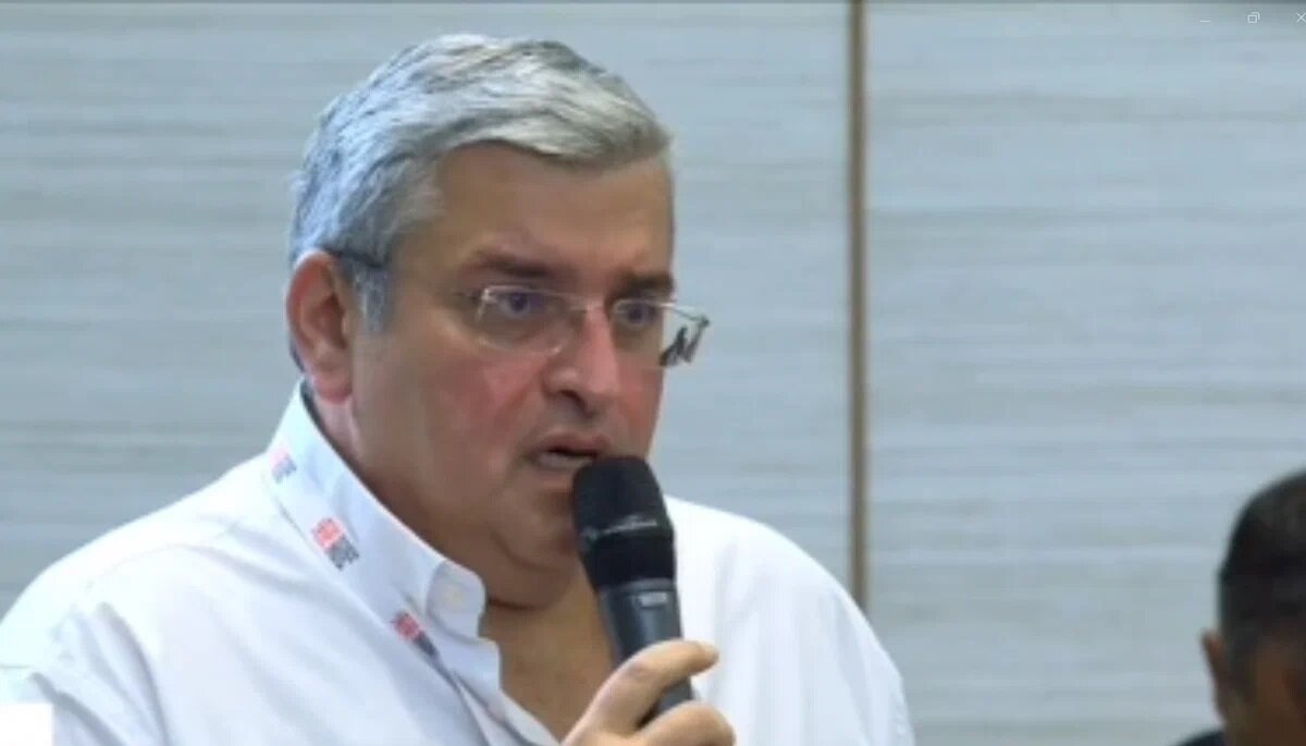 Активный участник медафорума, подкупленный азербайджанским режимом т.н. грузинский "политолог", большой русофоб и икраед Гела Васадзе. 