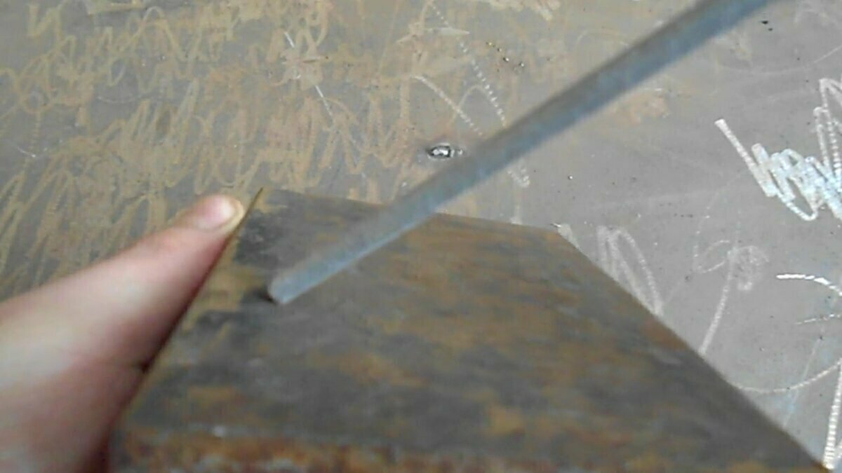 Я вообще не понимаю где там шлак, а где расплавленный металл. Один ...