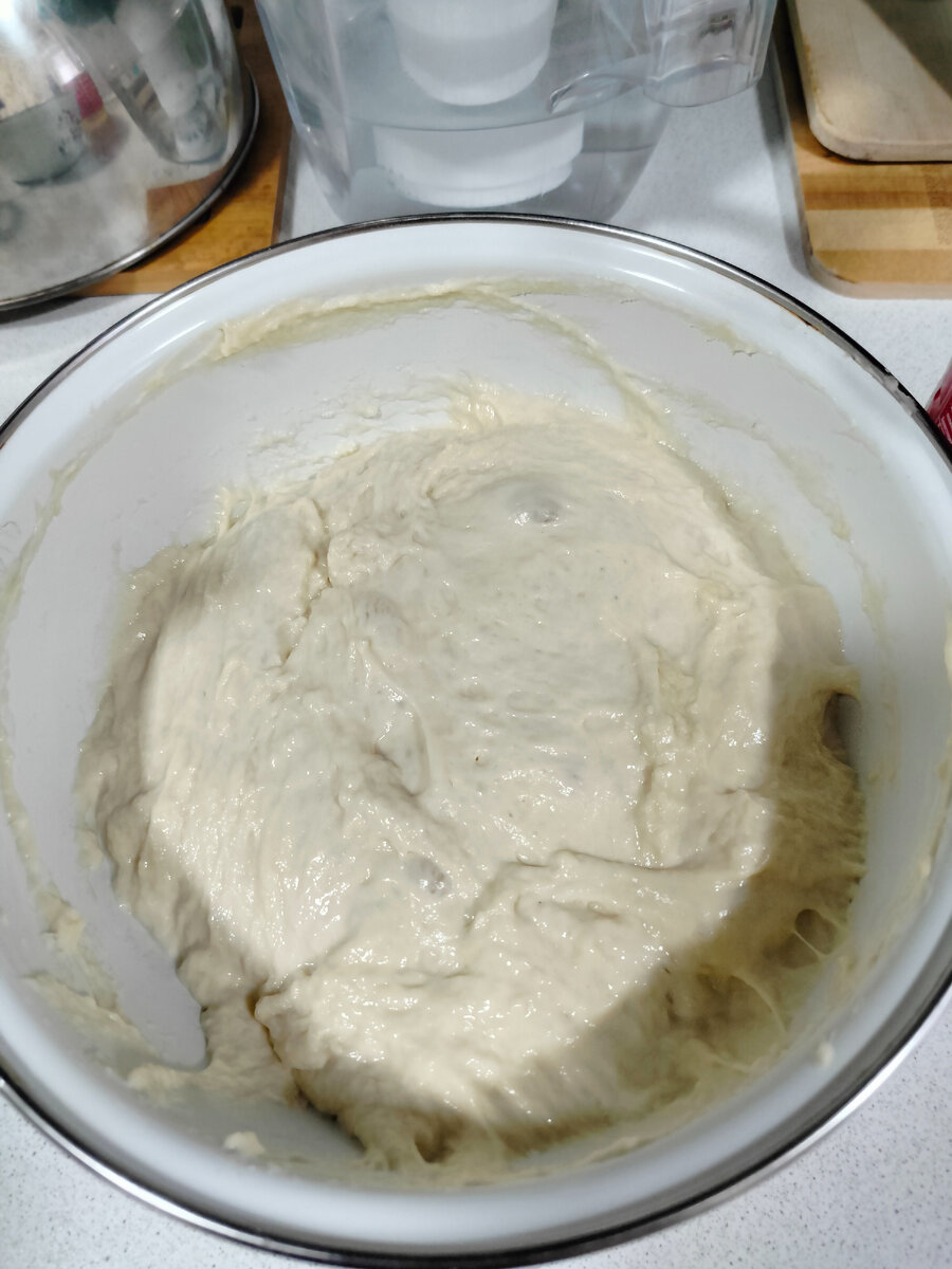 тесто после обминки готовое к жарке