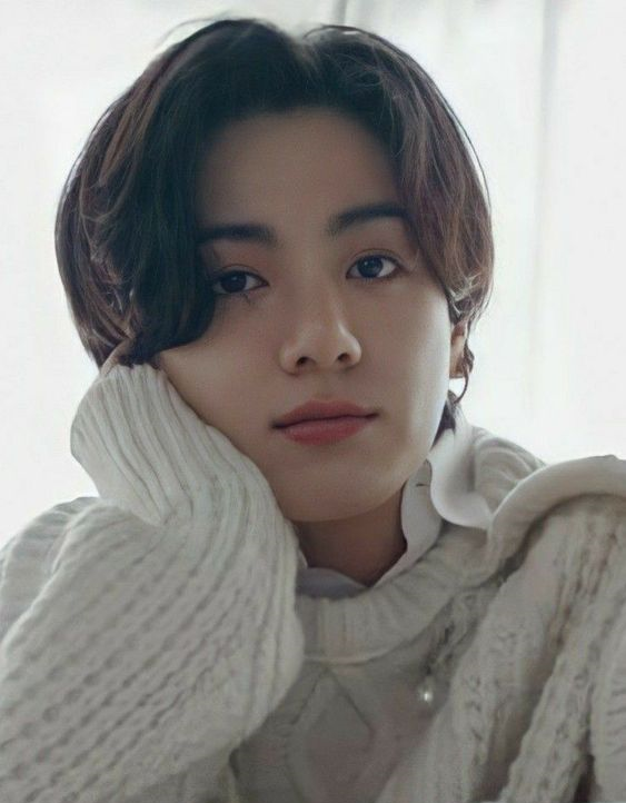 Но за этим обожаемым образом лежит огромный труд и нечеловеческие условия, в которых воспитывался и выживал наш любимый Чонгук. 