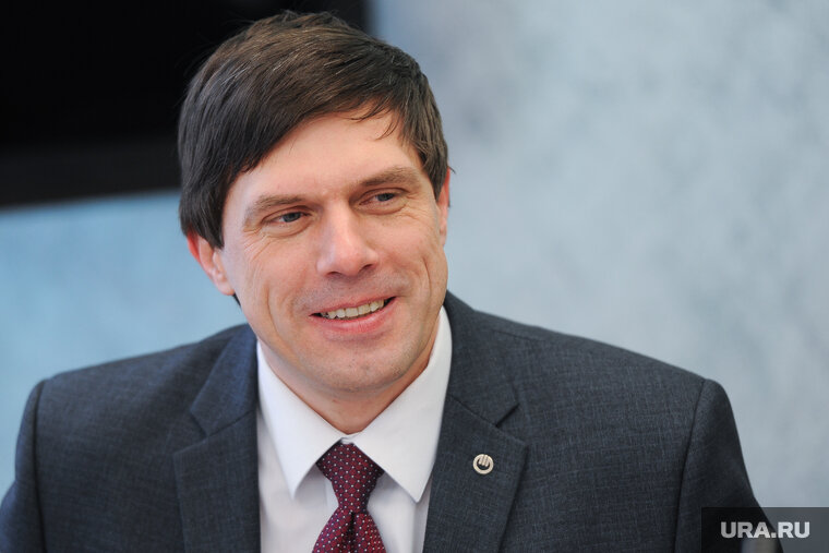    Председатель правления Челябинвестбанка Бурцев стал заслуженным экономистом Челябинской области