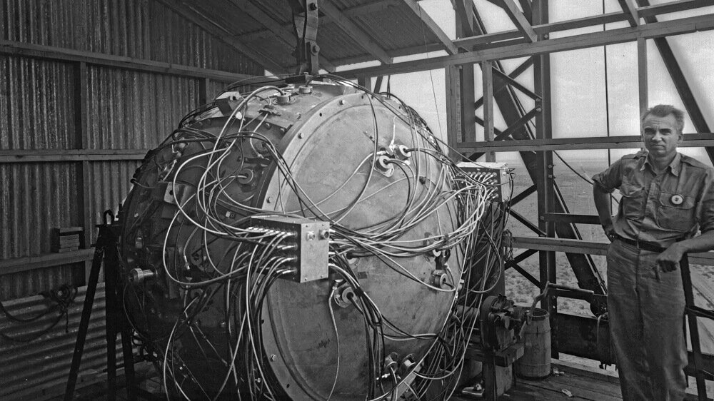 Первый в мире ядерный заряд «Gadget» Источник: Министерство энергетики США 