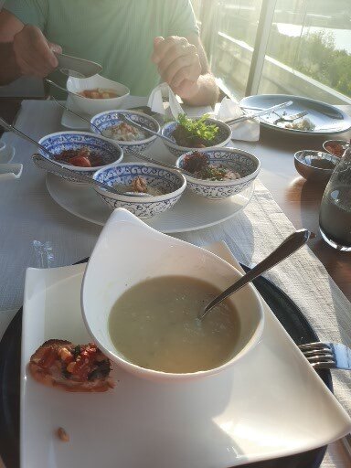 Обед в ресторане. Личные фото