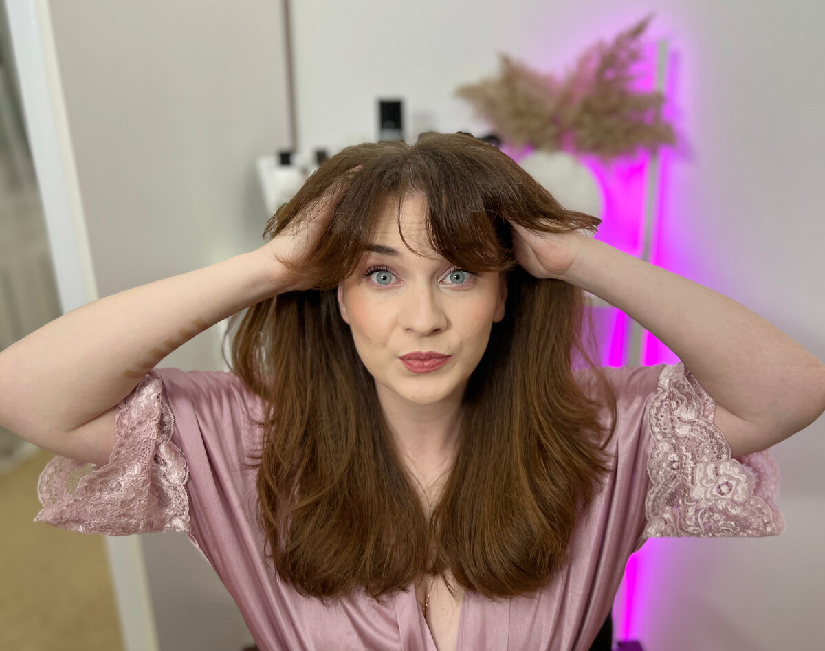 На правой руке у меня свотчи автозагаров. Вся в работе)) Кстати, не забудьте подписаться на канал, будет ещё очень много интересного, как красоткам стать ещё красивее и счастливее;-)