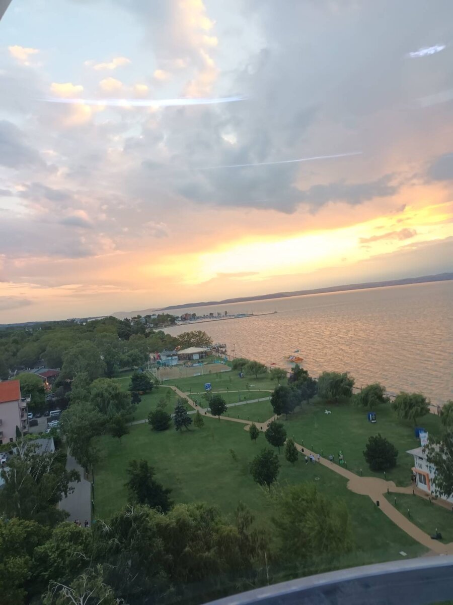 Реальное фото этого озера, куда я отправила Зою. Там отдыхала на прошлой неделе дочь) Называется Планзее