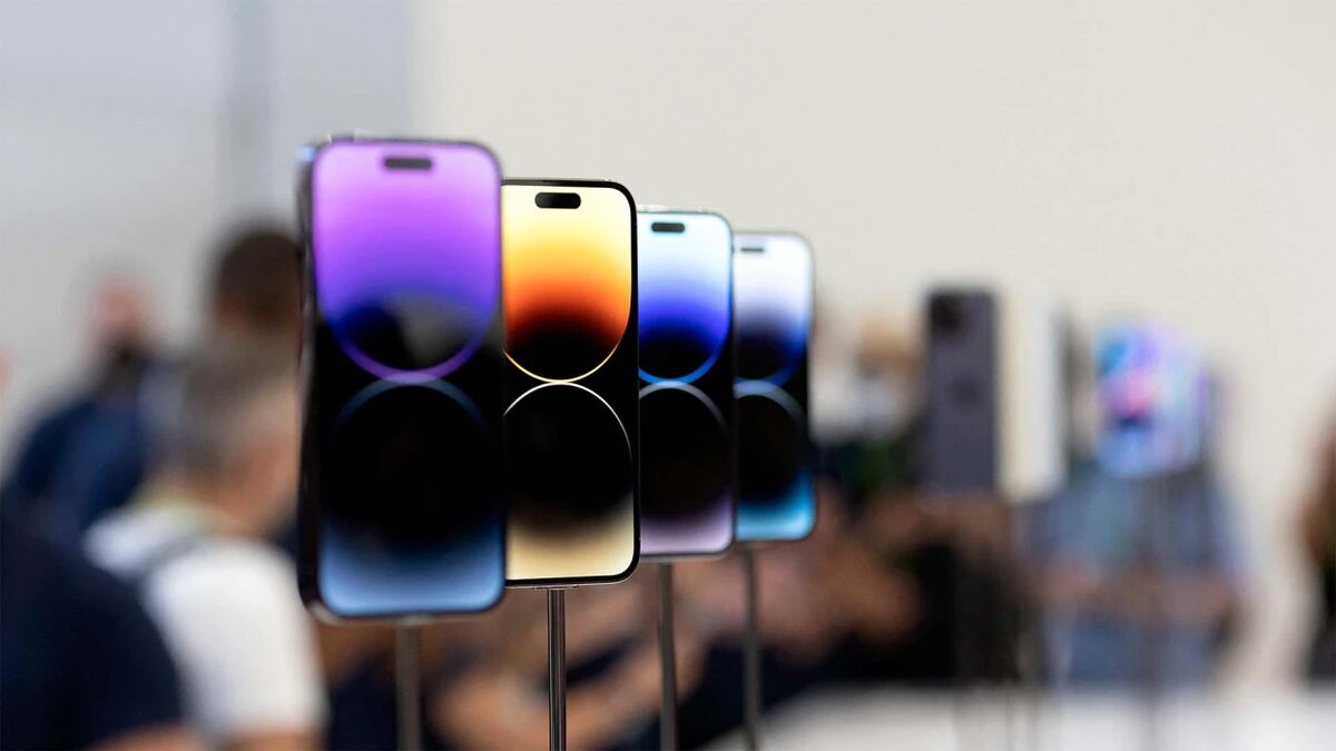 iPhone 14 и 14 Plus во время презентации в Apple Park в Купертино, Калифорния.  Фото: Getty Images