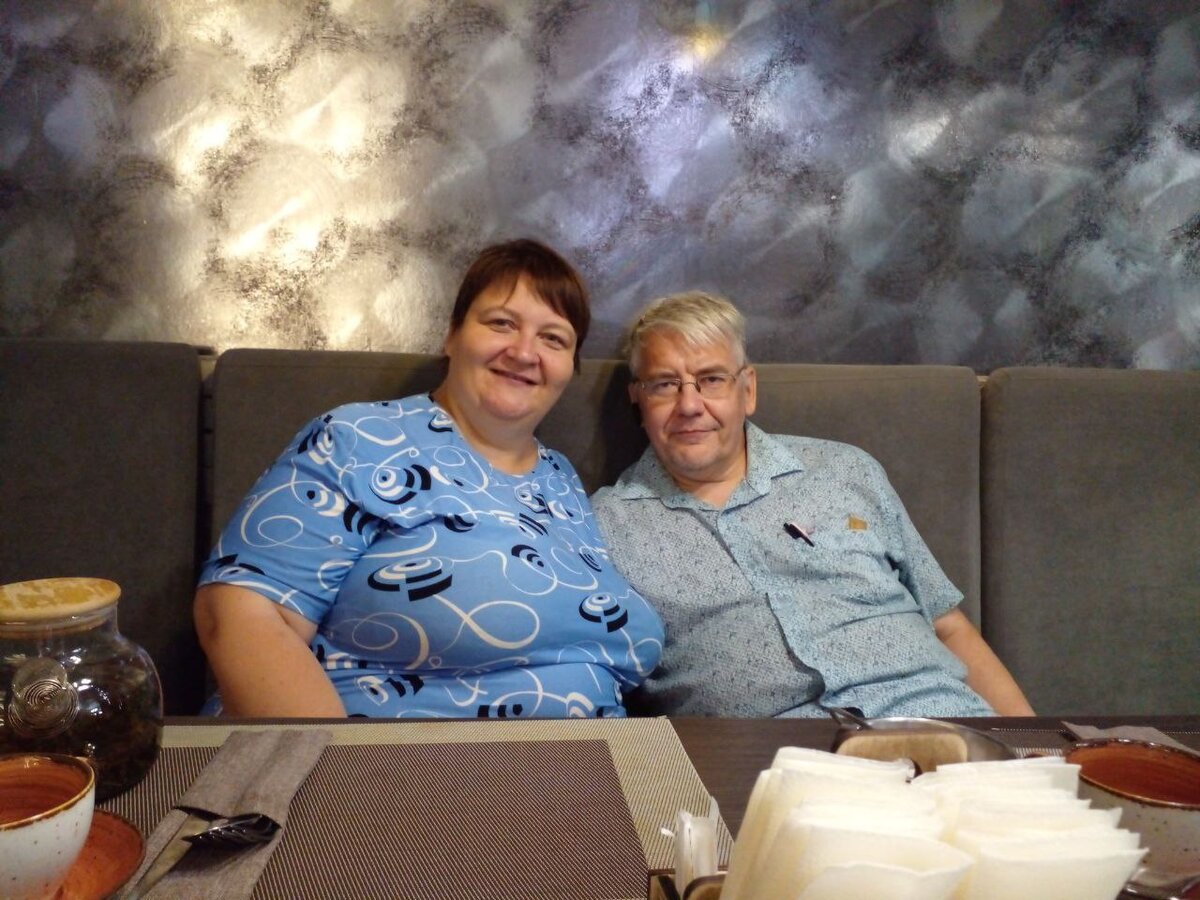 Празднуем бархатную свадьбу в кафе, расположенном в соседнем доме. 20 августа 2023 г.