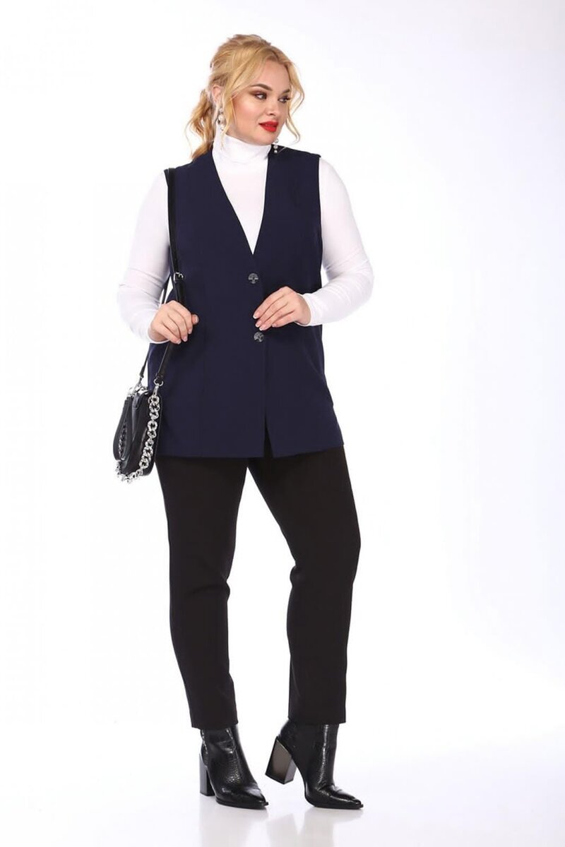 Безупречное лекало, прекрасно садится даже на большие размеры. 