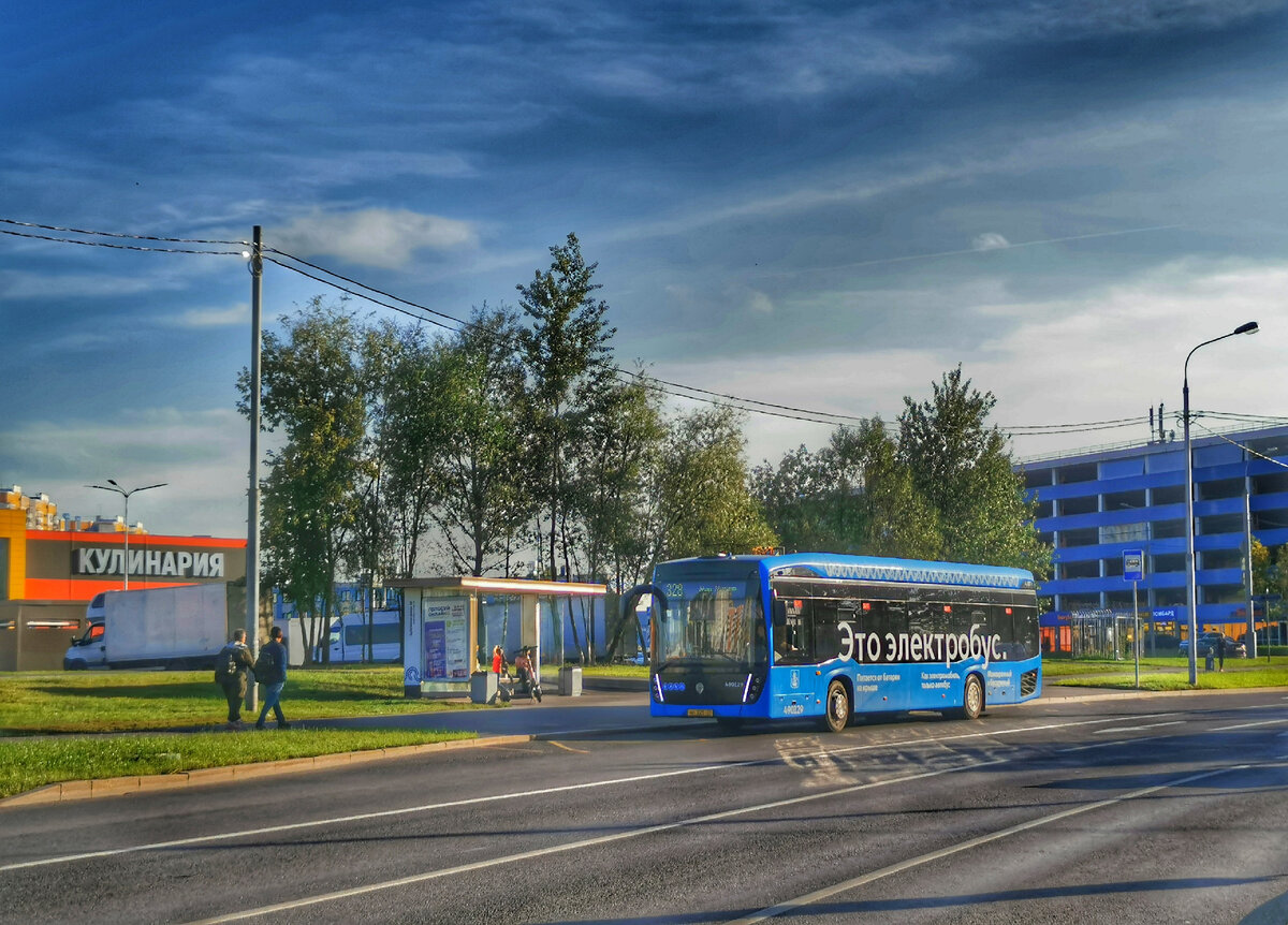 Дубравная улица, электробус КамАЗ-6282 на маршруте № 328.