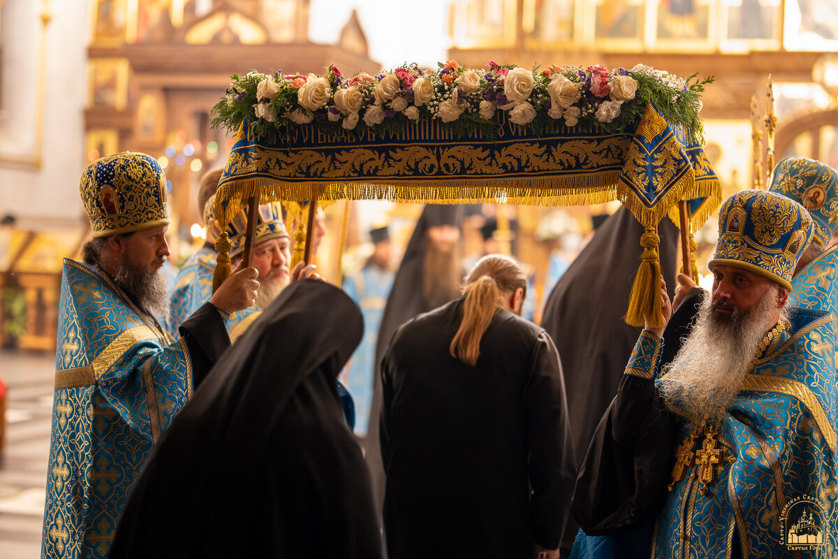 Свято Успенская Святогорская Лавра монахи