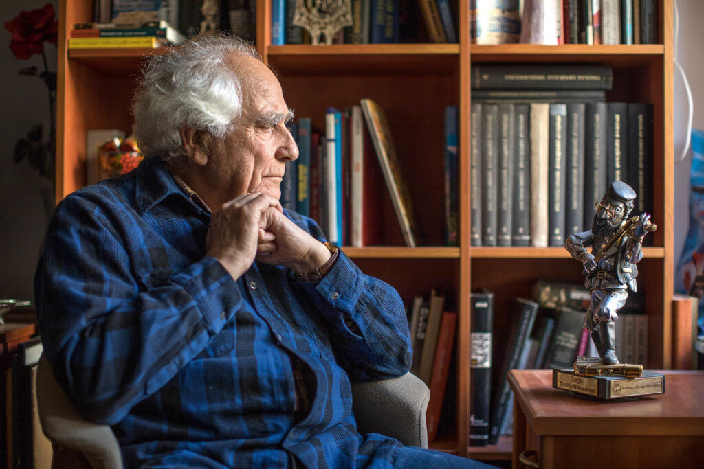 Иосиф Зиселевич Бегун (род. 9 июля 1932, Москва) — диссидент, отказник, узник Сиона, борец за права советских евреев, советский политзаключённый. После эмиграции в Израиль — издатель, основатель и главный редактор издательства «Даат» («Знание»), главный редактор журнала «Новый век».