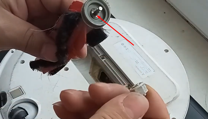 Фото 2. В указанное место были установлены две шайбы с отверстием 3 мм