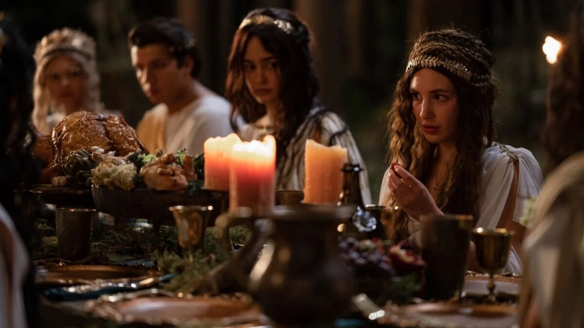 Кадр из сериала «Шершни» (Yellowjackets, с 2021 года)