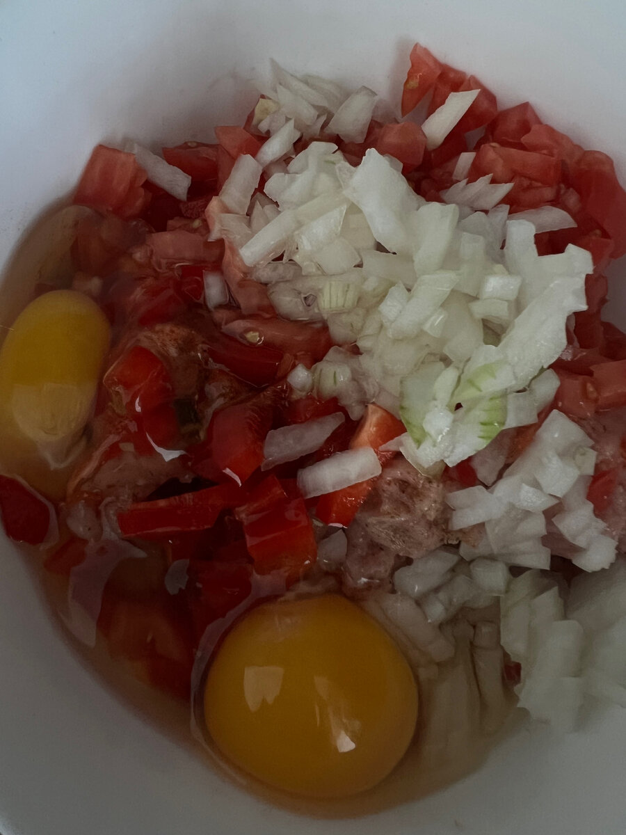 Все тщательно перемешиваем. Формируем достаточно большие шарики , делаем в них лунки и отправляем в духовку при 180 градусах на 30 минут. 