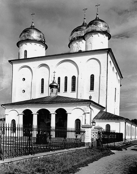 Георгиевский собор Юрьева монастыря в начале XX века ( Википедия) 