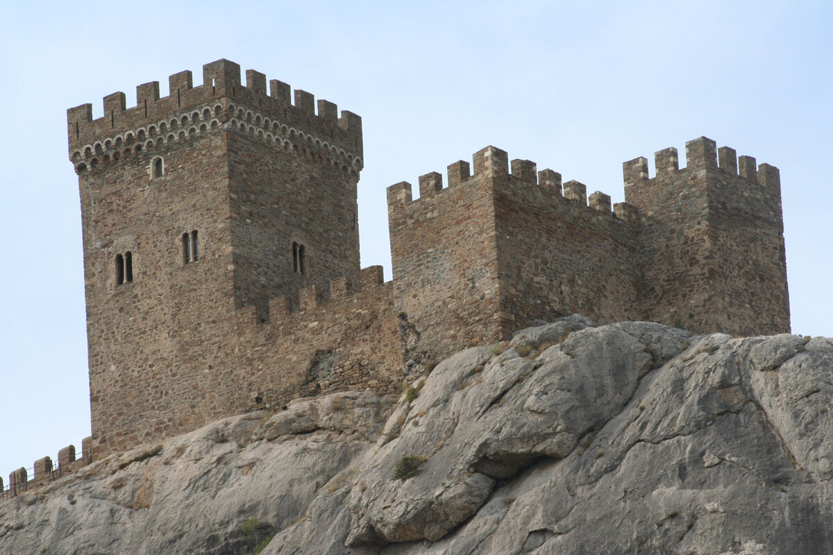 Башни на горе