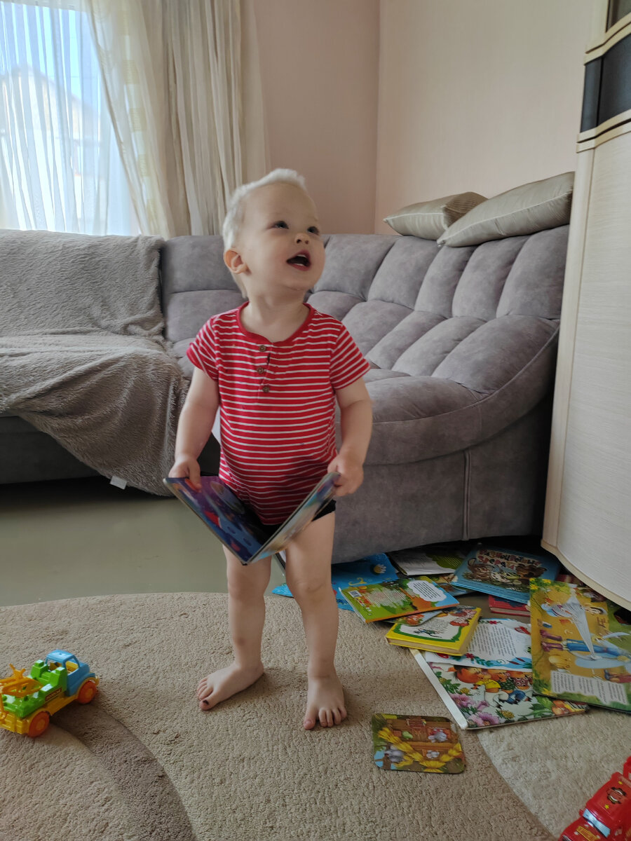 Петя просит почитать