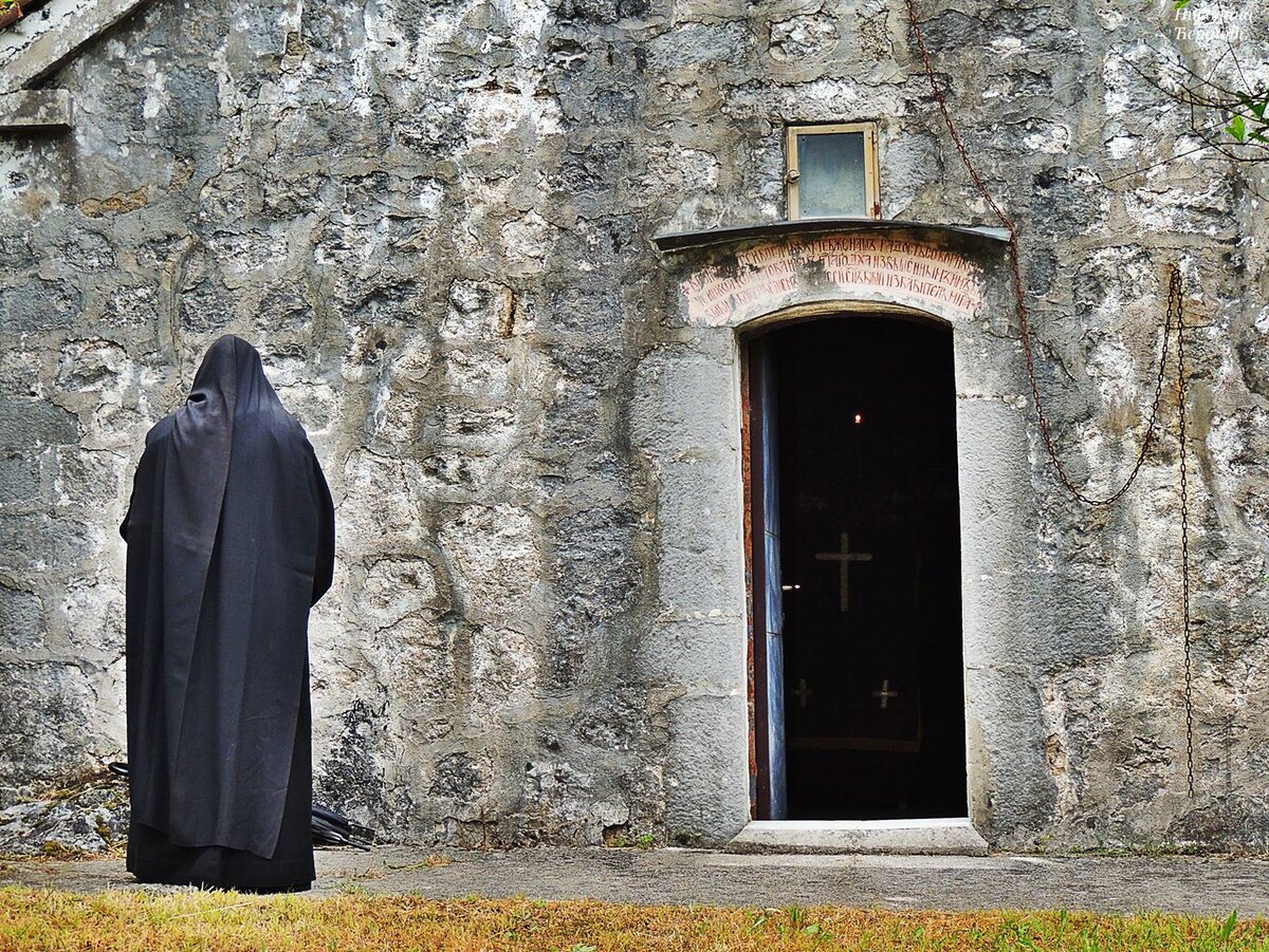 в стенах монастыря. свенский монастырь кельи. спасо-преображенский соловецкий монастырь тюрьма. в стенах монастыря. брожу в стенах монастыря блок.