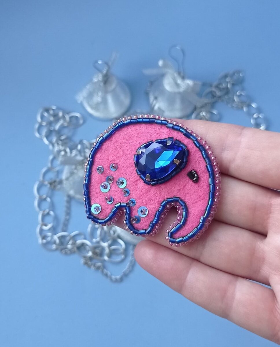 Брошка из бисера Слоник розовый 550р