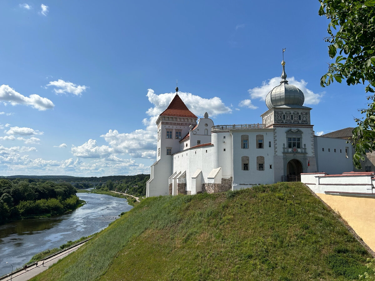 Старый замок в Гродно на берегу реки Неман