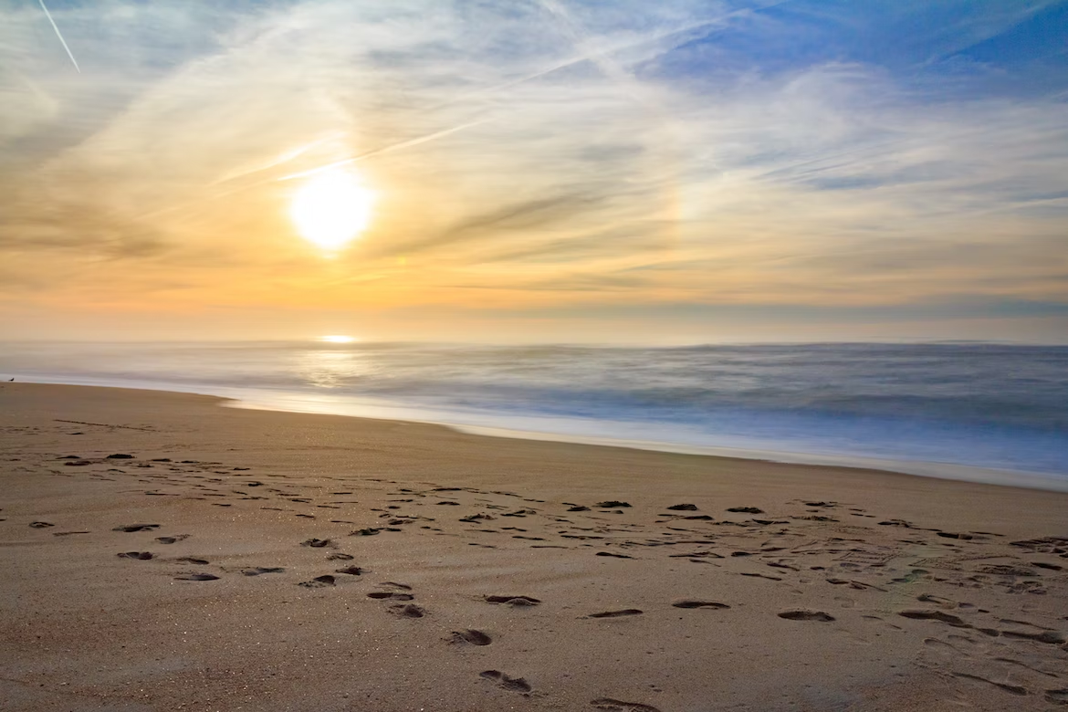 Испания занимает первое место в мире по количеству пляжей с «Голубым флагом» — в 2023 году их здесь целых 627.-6