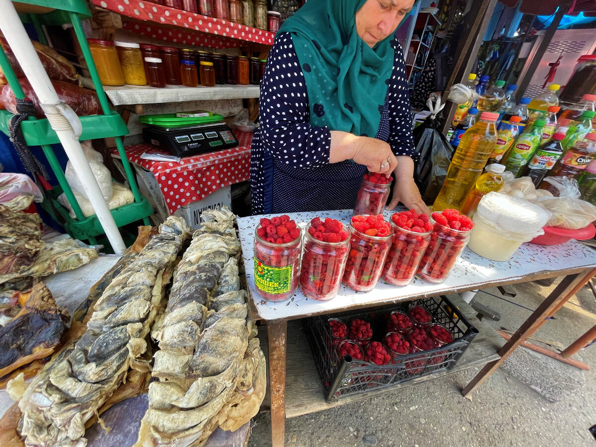 Беркат войти. Беркат базар Грозный. Рынок в Чечне. Продукты на рынке.