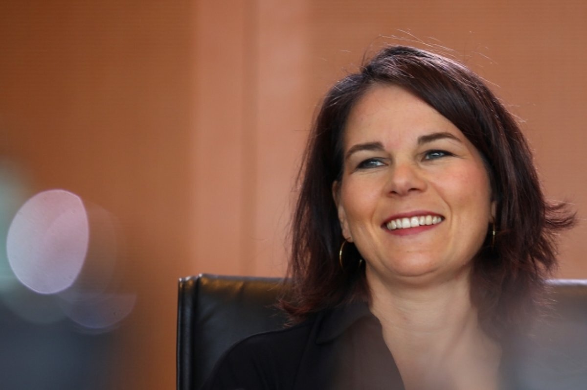    Bild: глава МИД ФРГ Анналена Бербок тратит на стилиста 8 925 евро в день