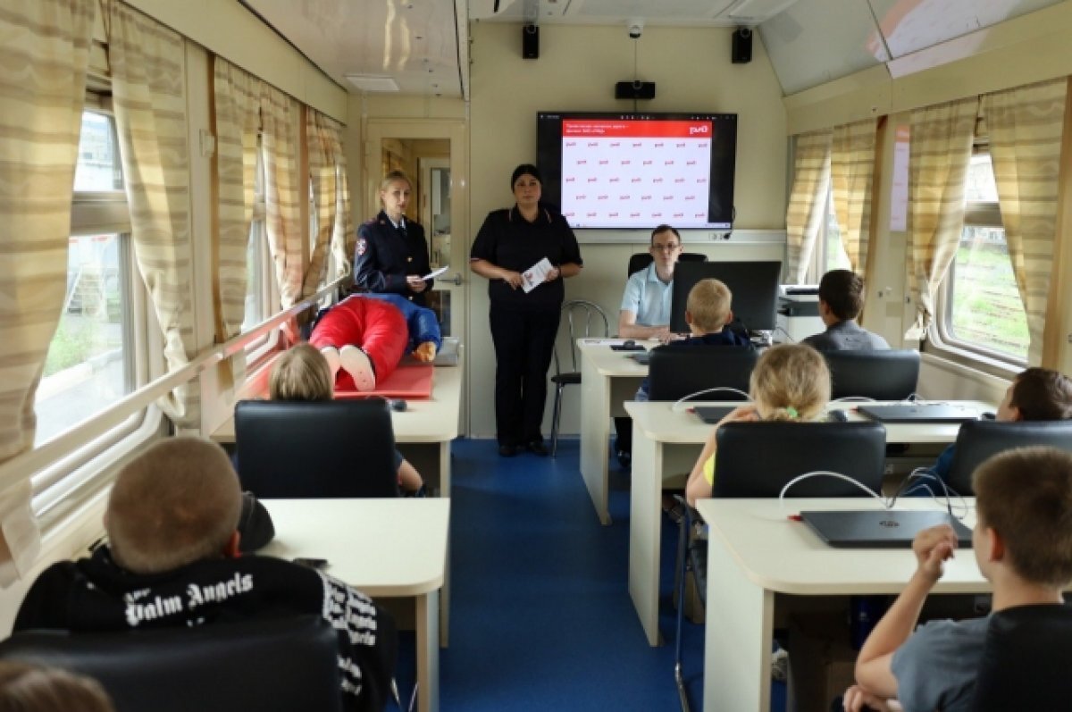    Транспортные полицейские в Саратове рассказали детям о проблеме наркомании