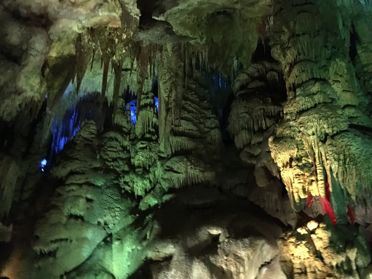 Пещера Прометея!