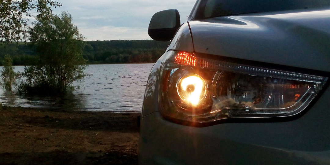 Можно ли включать габариты вместо ближнего света днём: ставим точку в вопросе