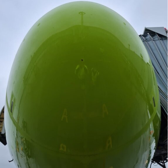 след попадания молнии в носовой обтекатель