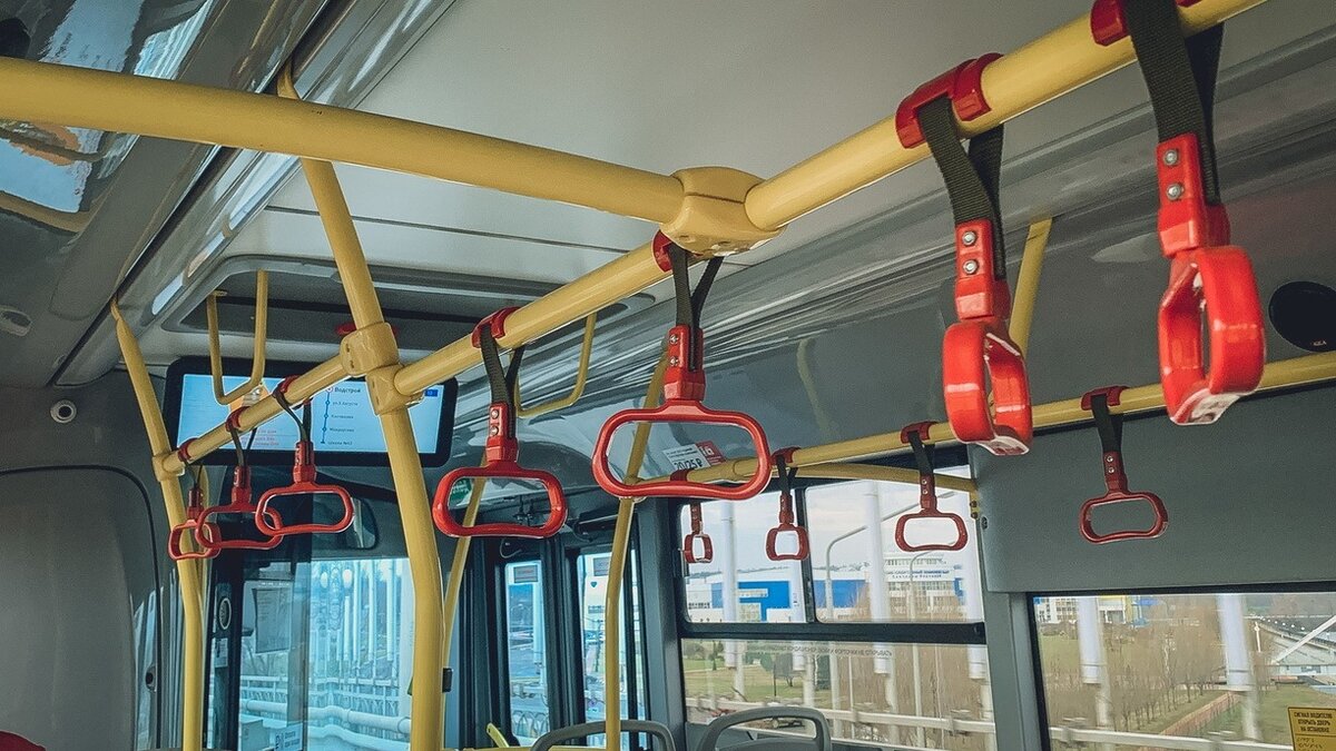 В автобусе №11 заметили сексуального маньяка, пристающего к молодым саратовчанкам без масок