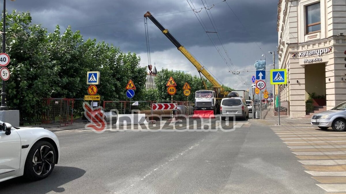     В центре Казани приступили к реконструкции теплосетей на улице Право-Булачной. Об этом с места событий сообщил корреспондент Inkazan.