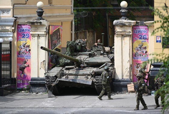    Ростов-на-Дону. Танк бойцов ЧВК «Вагнер» у здания Южного военного округа