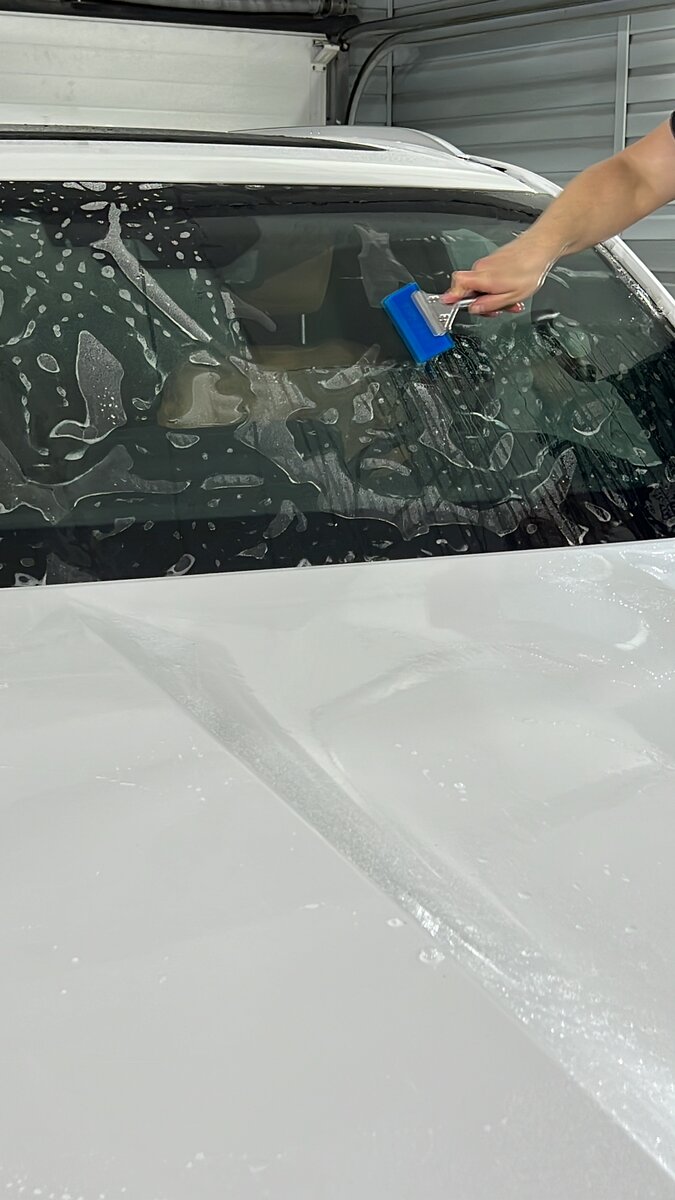 Процесс итоговой оклейки пленки