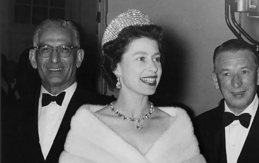 Елизавета II в тиаре Русский кокошник 