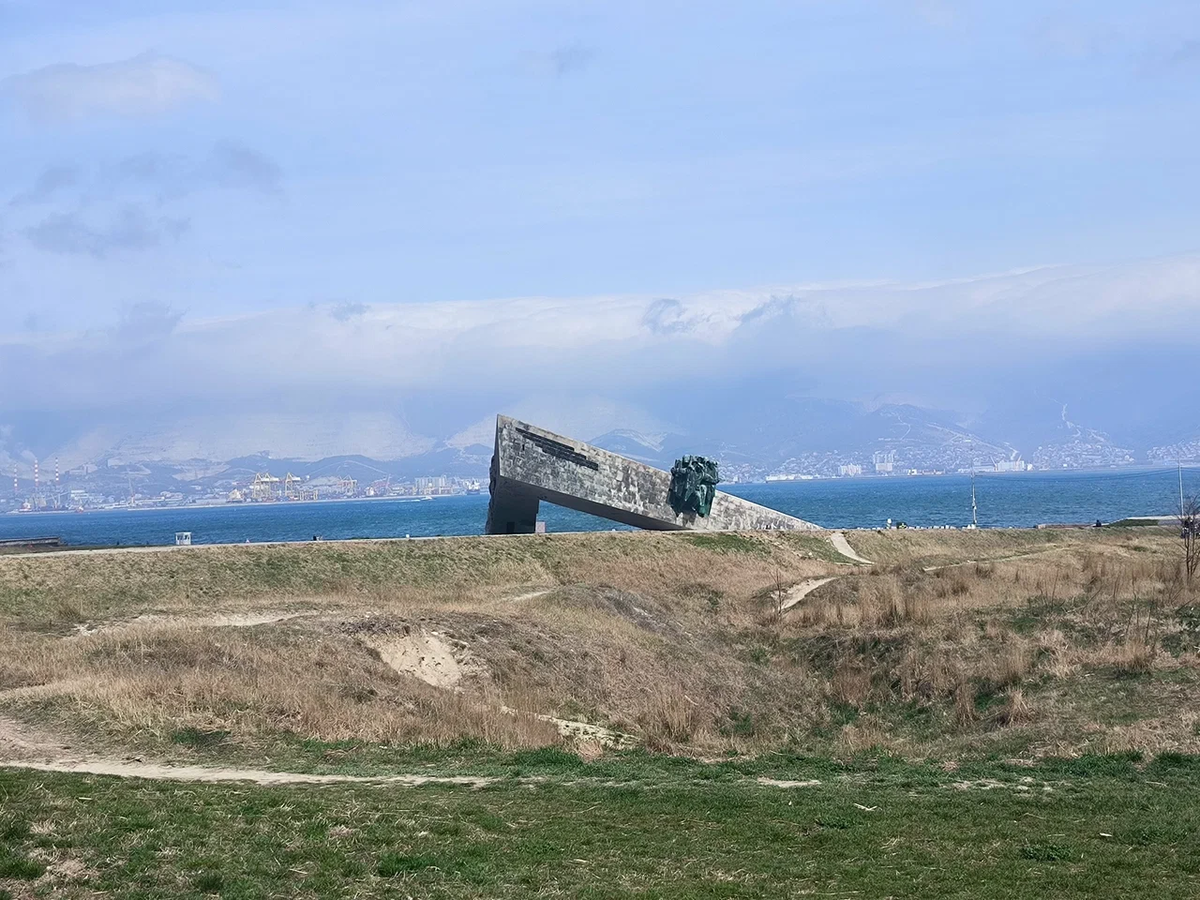 Плацдарм новороссийск. Мемориал малая земля в Новороссийске. Новороссийск малая земля 1943.