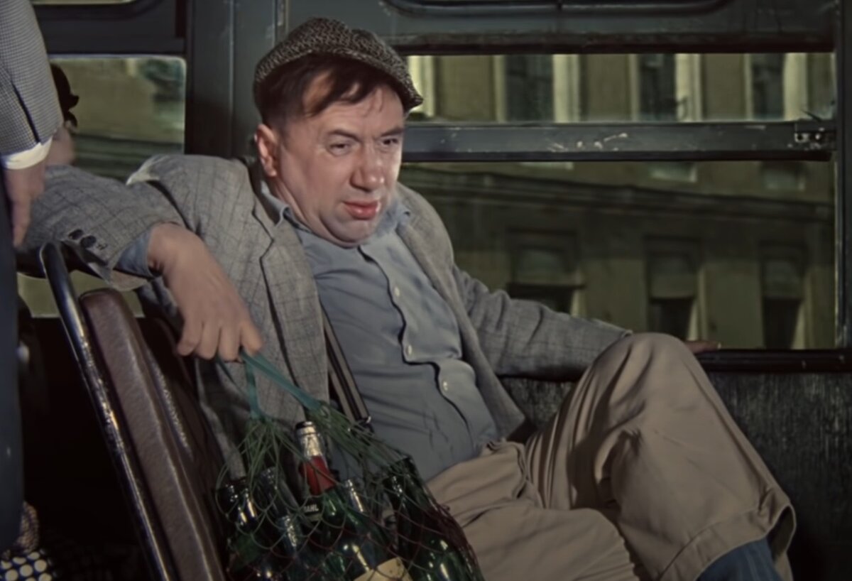 Мягко говоря алкоголик, тунеядец и хулиган