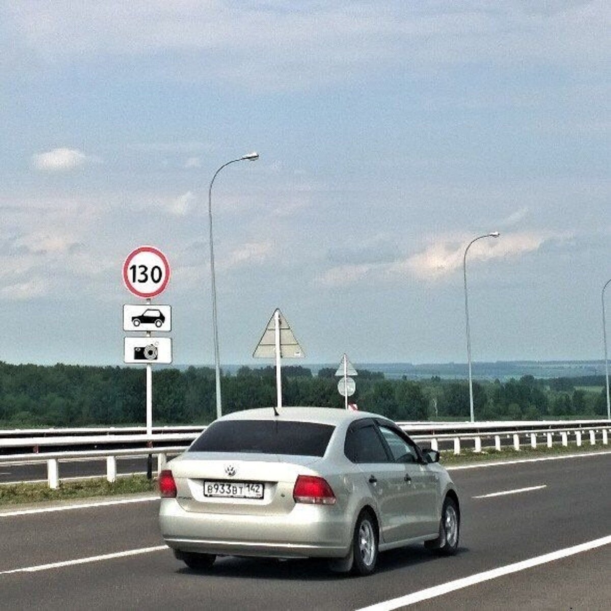 Воронеж можно ехать. Знак 130 км/ч. Знак ограничение скорости на автобане. Ограничение скорости 130. Знак ограничения скорости 130 км/ч.