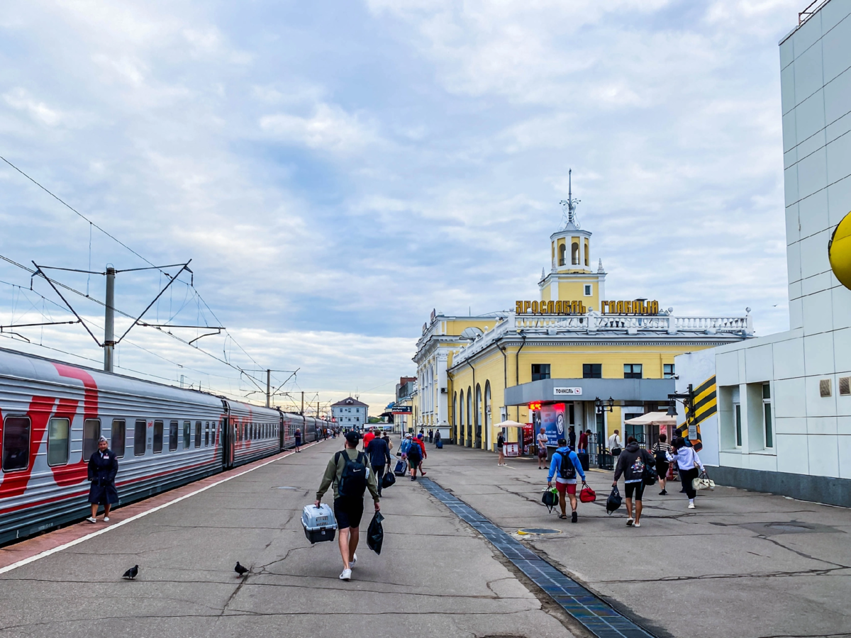 Новороссийск ярославль жд. Поезд ярославль новороссийск. Ж/д вокзал новороссийск. Новороссийский автовокзал. Новороссийск ярославль жд.