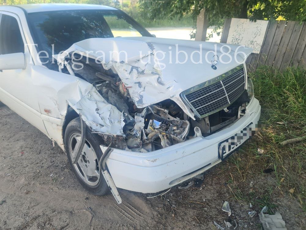    В Советском УАЗик протаранил Mercedes
