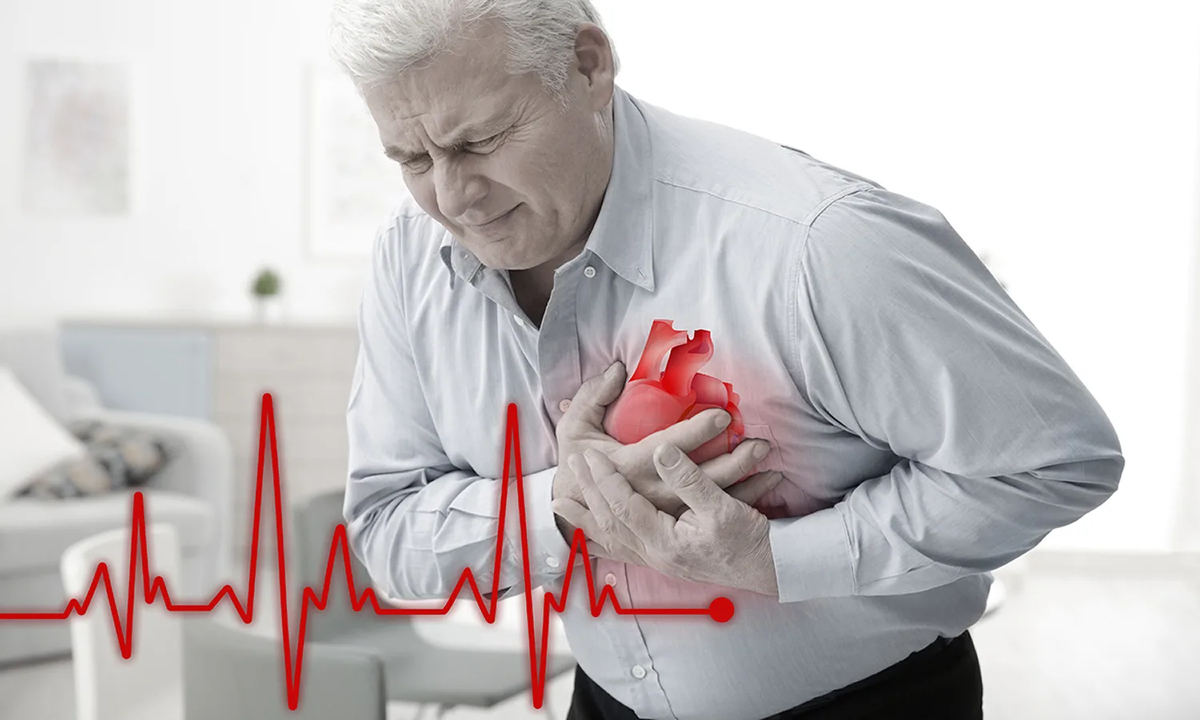 Нередко инфаркт возникает внезапно и его течение не всегда отличается классическими симптомами, но требует немедленной помощи, вплоть до реанимации.-2