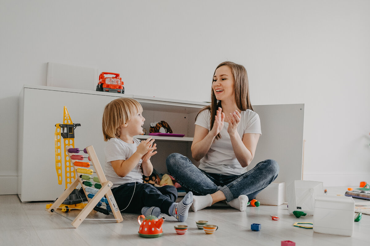 Система Монтессори смещает фокус со взрослых дел на детские дела