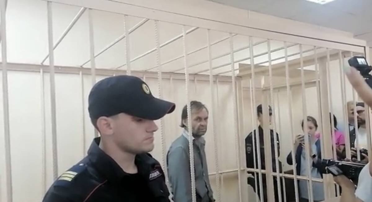 14 удерживал. 14 удерживал. 14 удерживал. 14 удерживал. Жертвы челябинского маньяка.