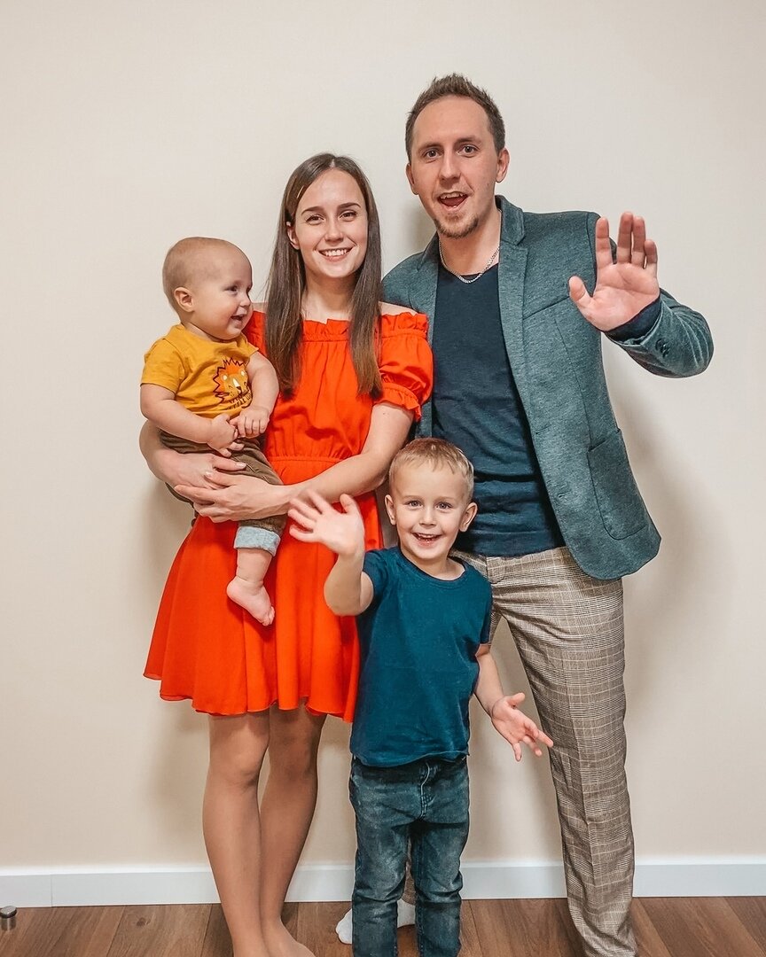 Старший сын Максим со своей семьей