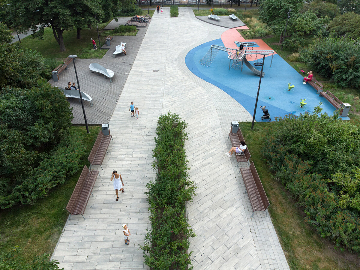 Сквер на улице Гастелло в Санкт-Петербурге