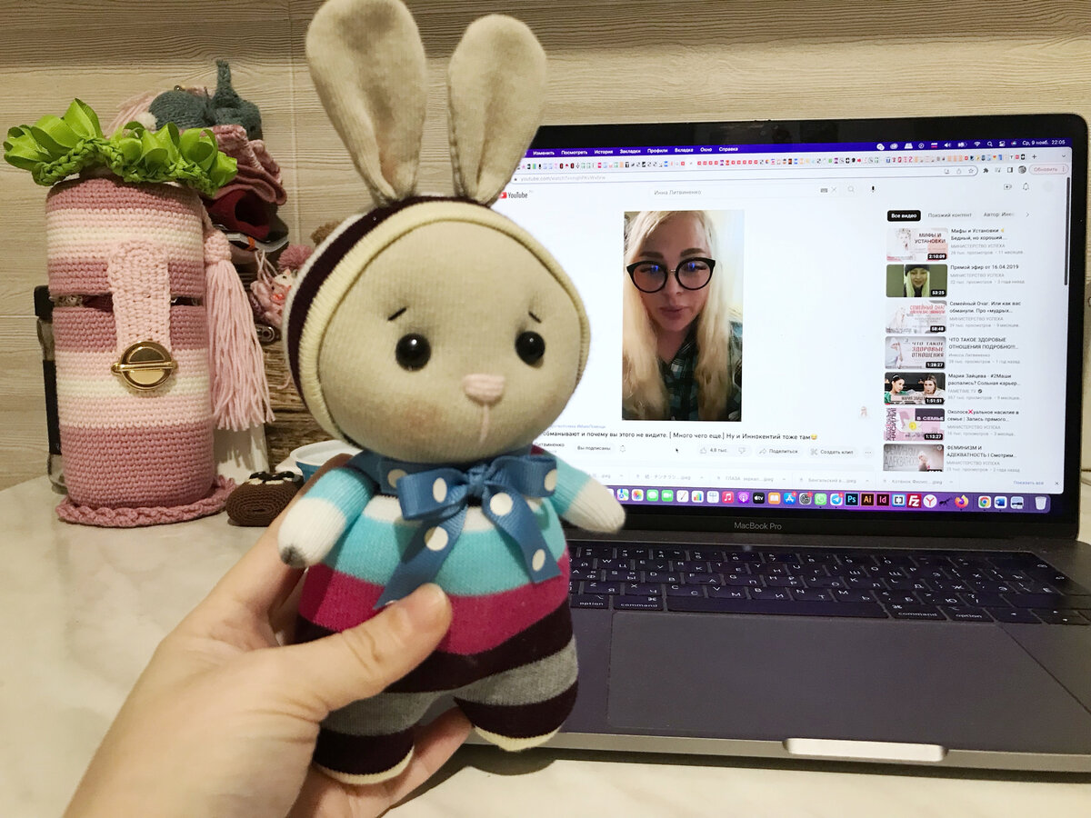 Зайка из носков