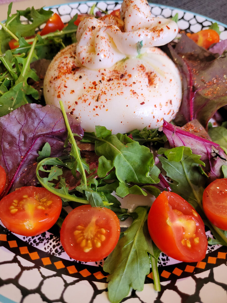 Фото автора.Готовый салат с Буррато.