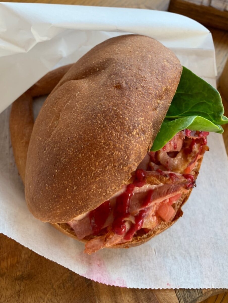 Калач с уткой в калачной «Марк и Лев»